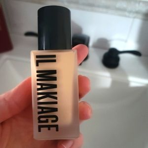 New in box IL MAKIAGE I Woke Up Like This Foundation #40
